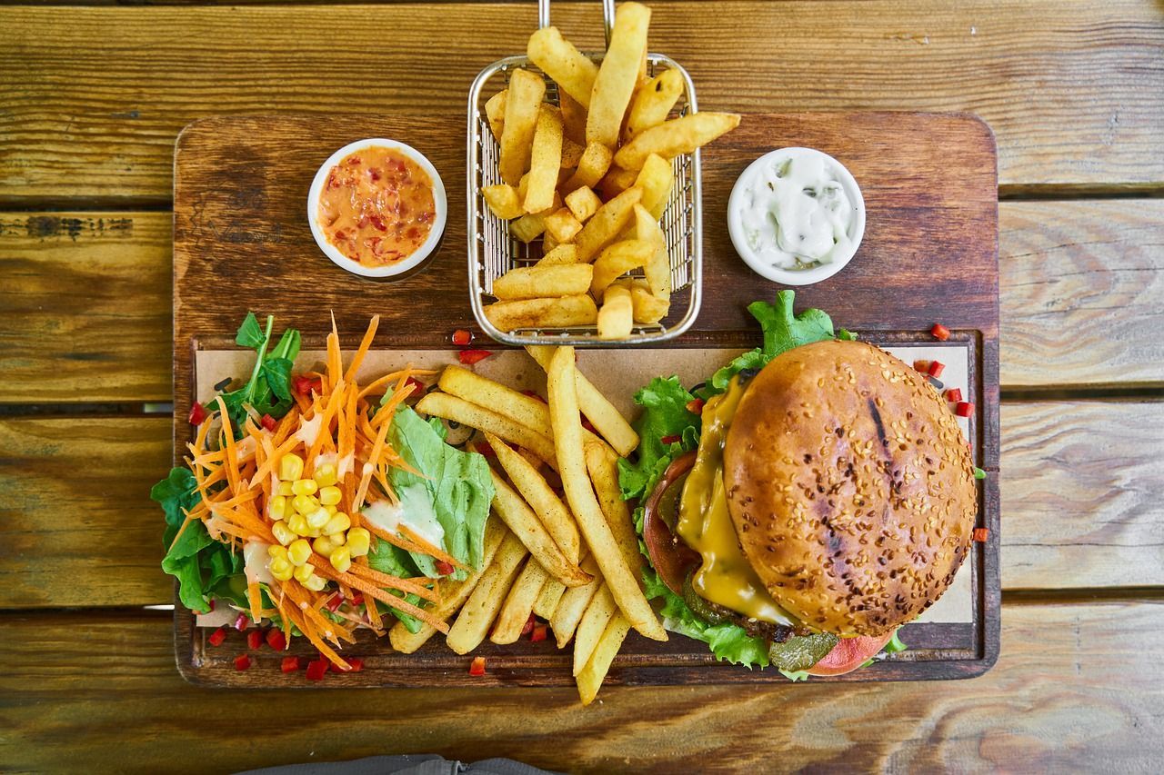 Cómo Evitar las Trampas de Comida No Saludable en Menús Rápidos